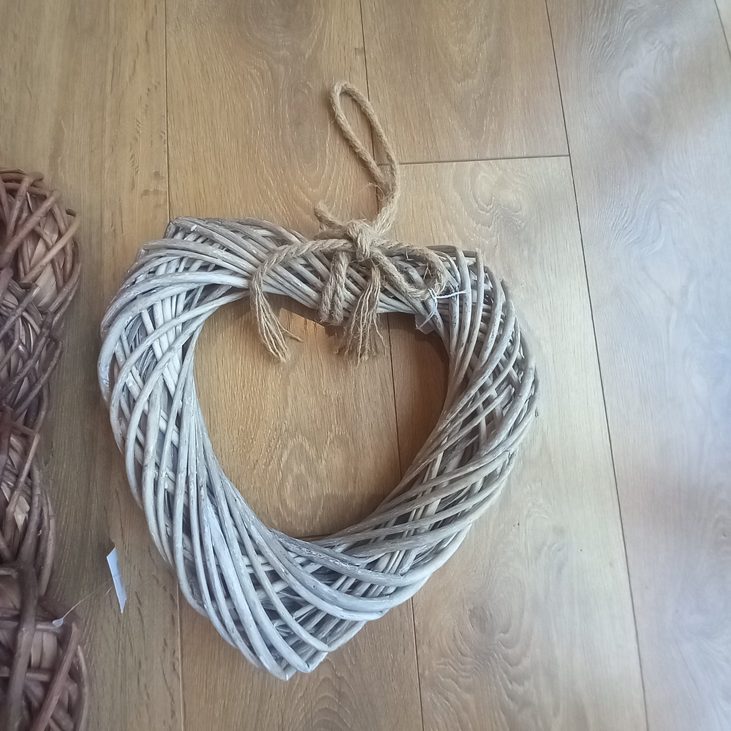 Natural Willow Heart 40cm white washed