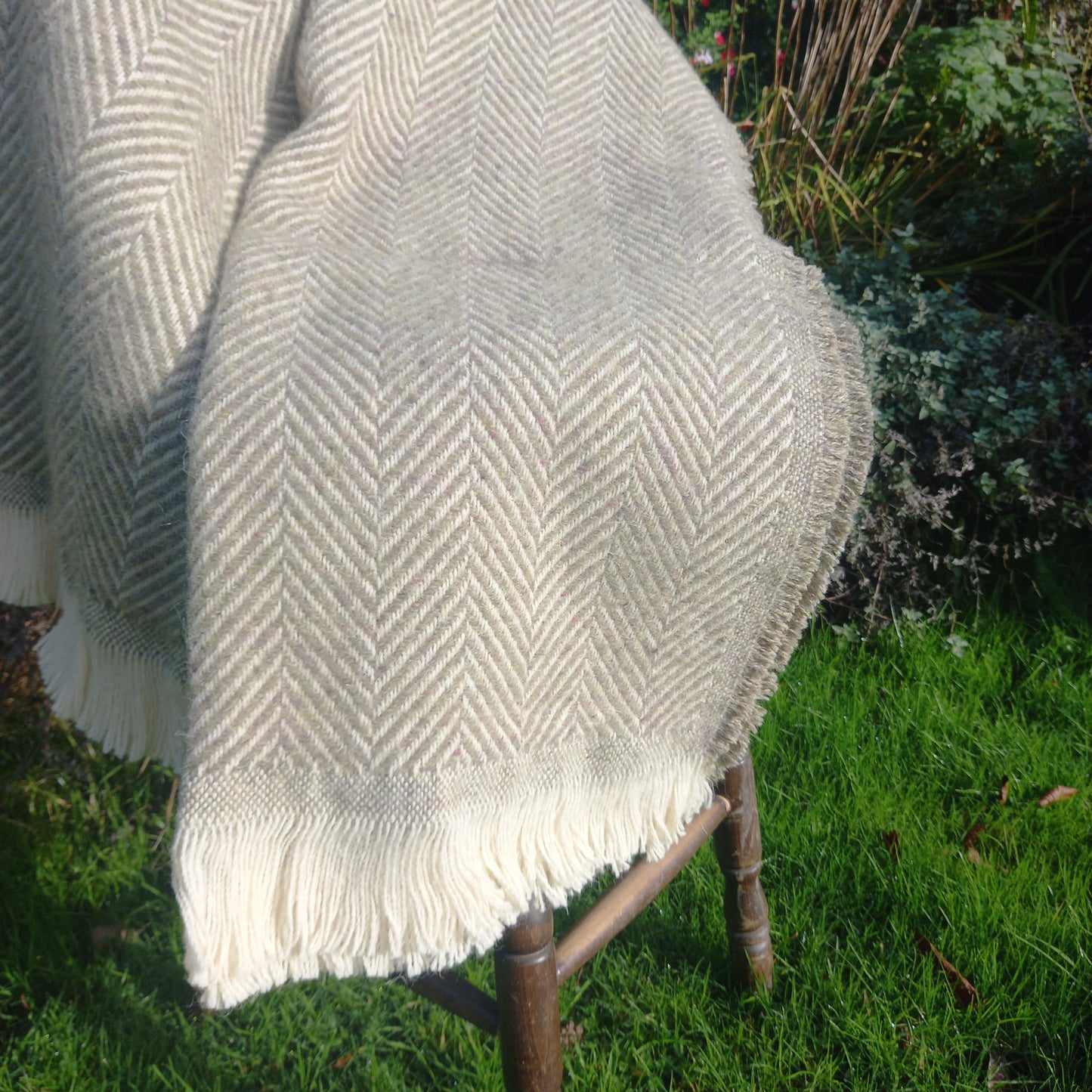 Chevron Tibet Throw - Olive with Cream Fringe (200 x 146 cm)