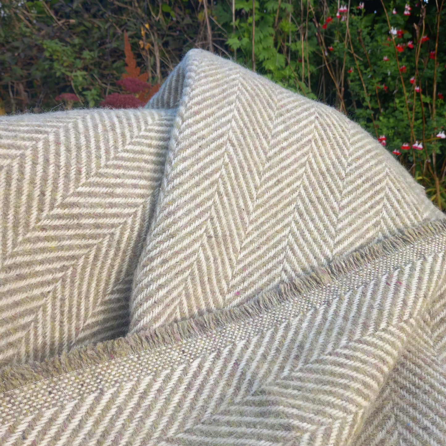 Chevron Tibet Throw - Olive with Cream Fringe (200 x 146 cm)