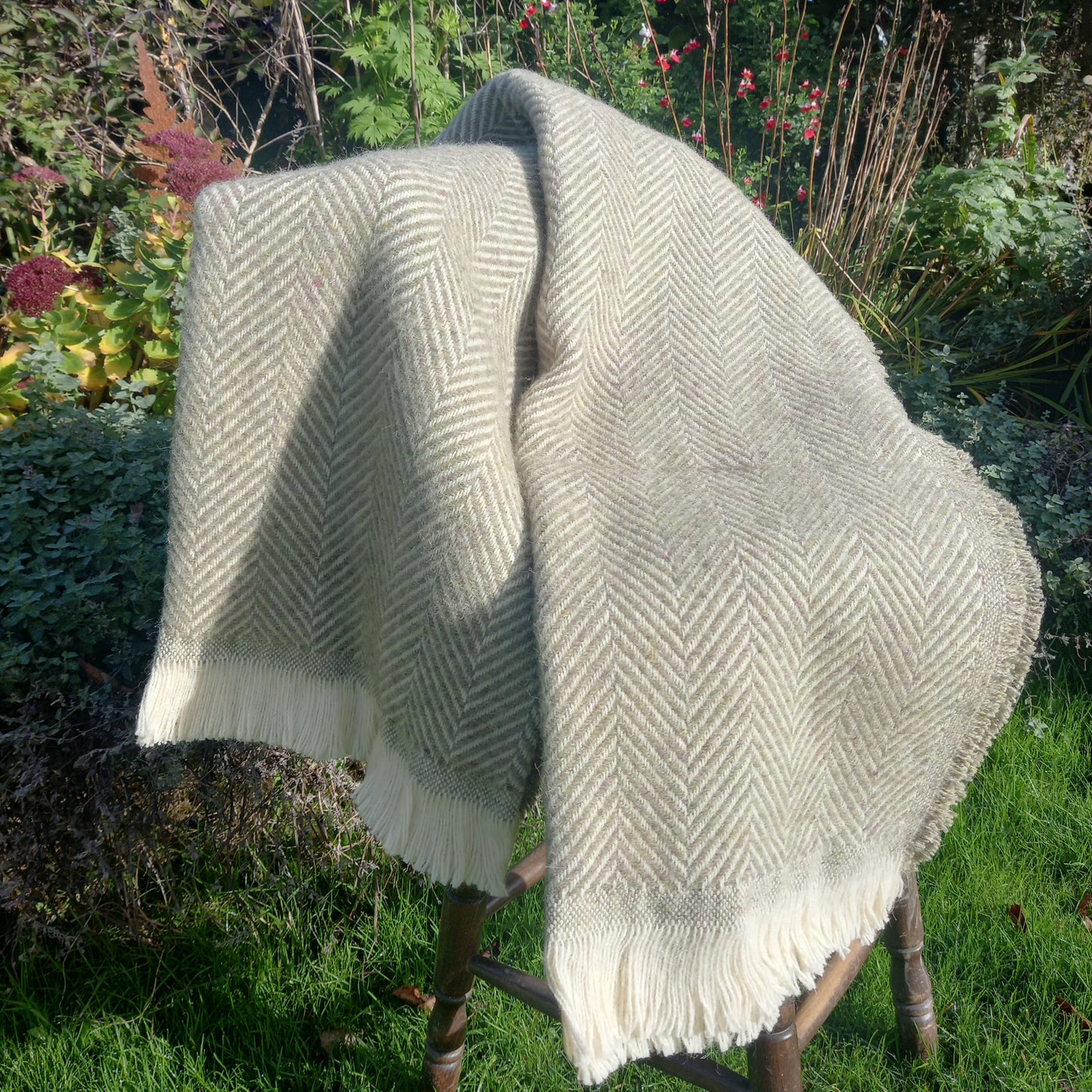 Chevron Tibet Throw - Olive with Cream Fringe (200 x 146 cm)