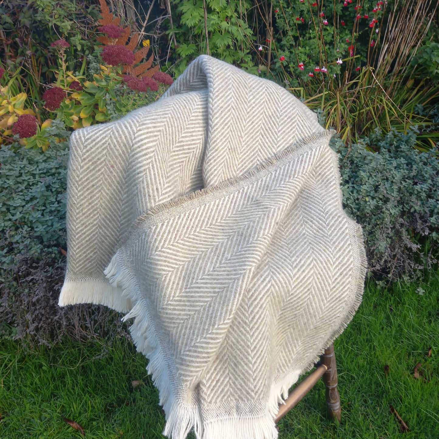 Chevron Tibet Throw - Olive with Cream Fringe (200 x 146 cm)