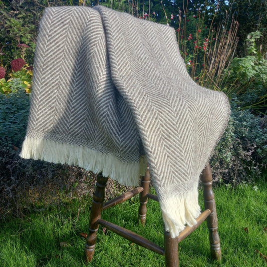 Chevron Tibet Throw - Chestnut with Cream Fringe (200 x 146 cm)