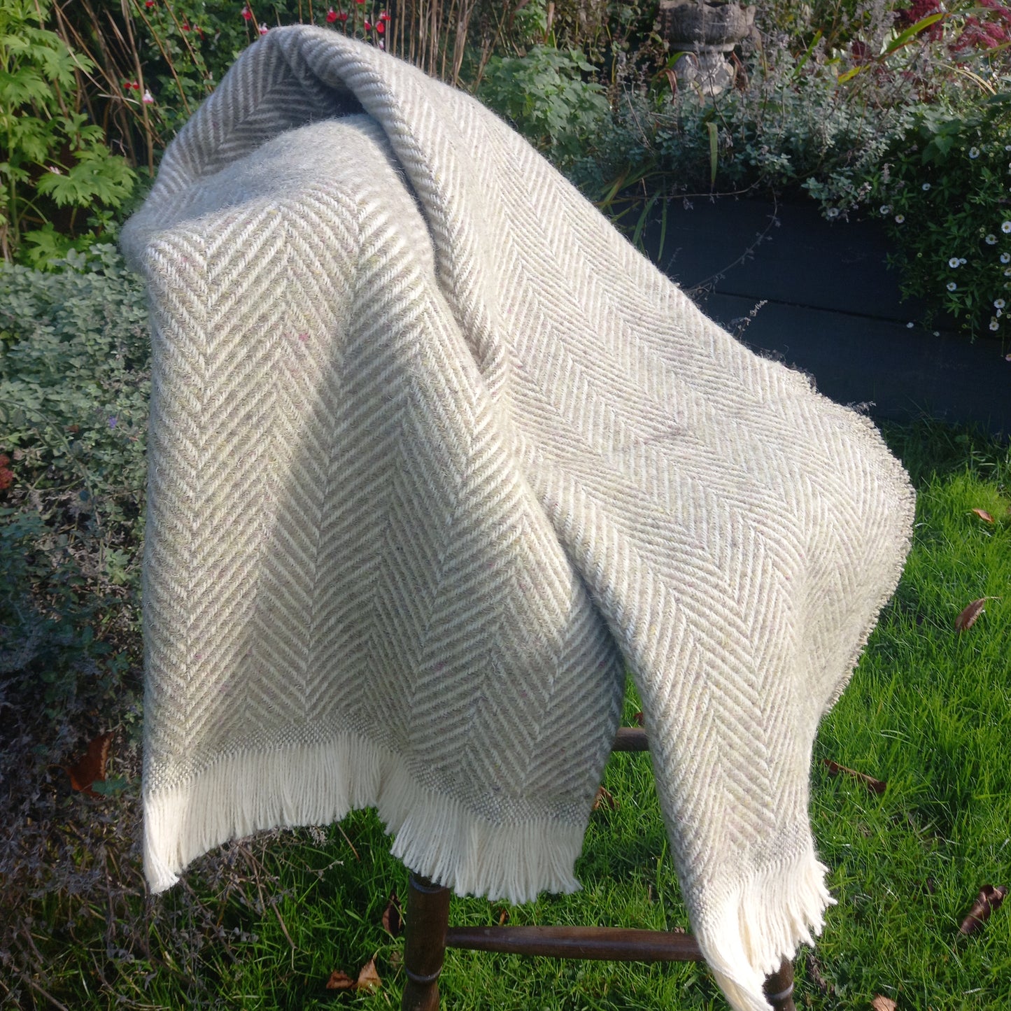 Chevron Tibet Throw - Olive with Cream Fringe (200 x 146 cm)