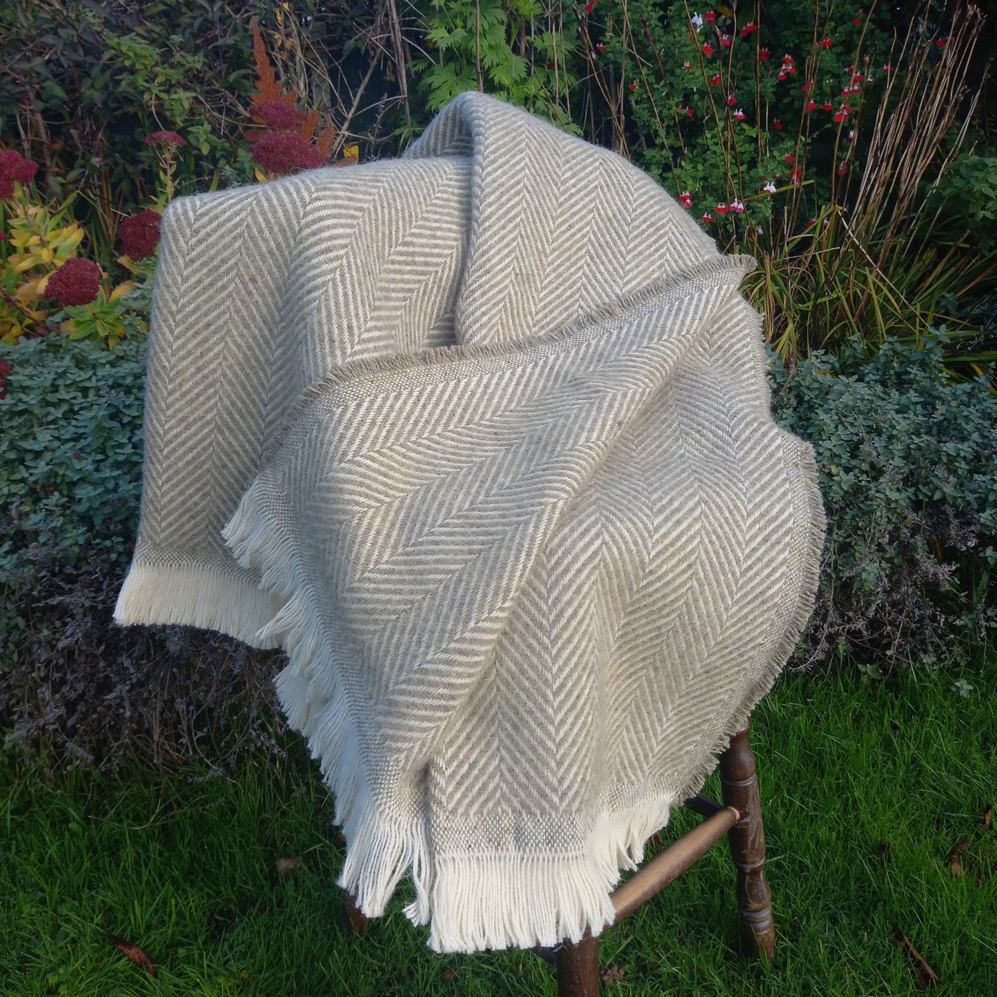 Chevron Tibet Throw - Olive with Cream Fringe (200 x 146 cm)