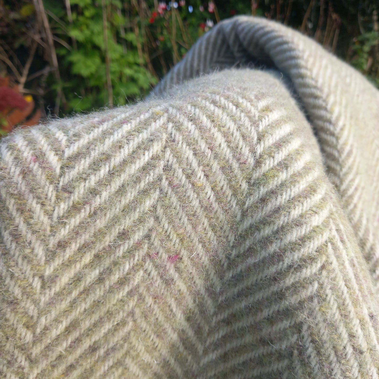 Chevron Tibet Throw - Olive with Cream Fringe (200 x 146 cm)